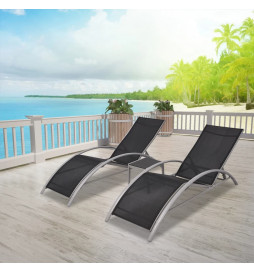 Chaises longues avec table...