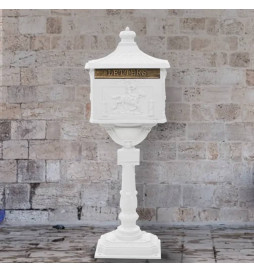 Boîte aux lettres sur pied...