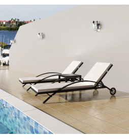 Chaises longues avec table...