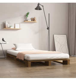Lit de palette marron miel...